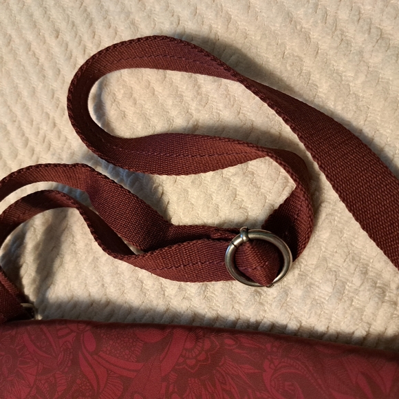 Sakroots Fold Over Crossbody Bag - Picture 12 of 14